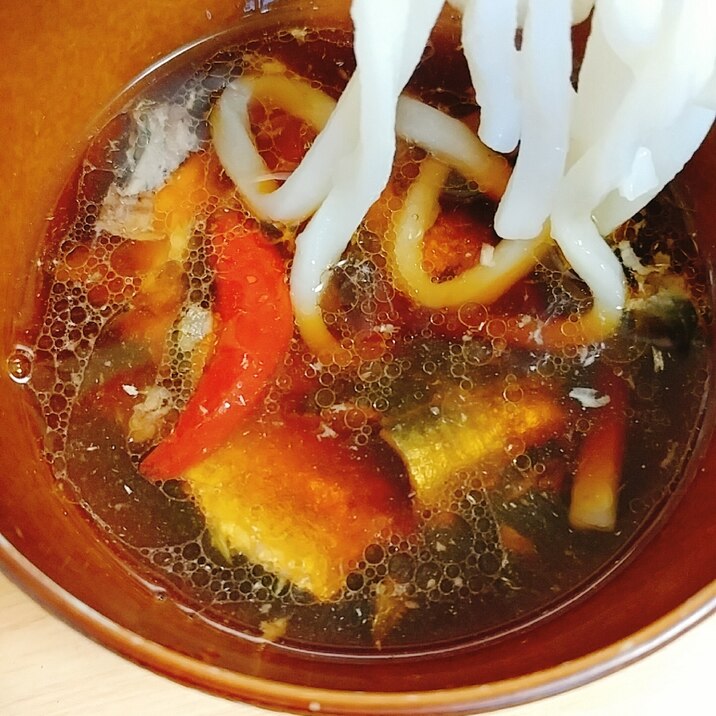 鰯油漬け缶(唐辛子入り)で☆ピリ辛つけうどん